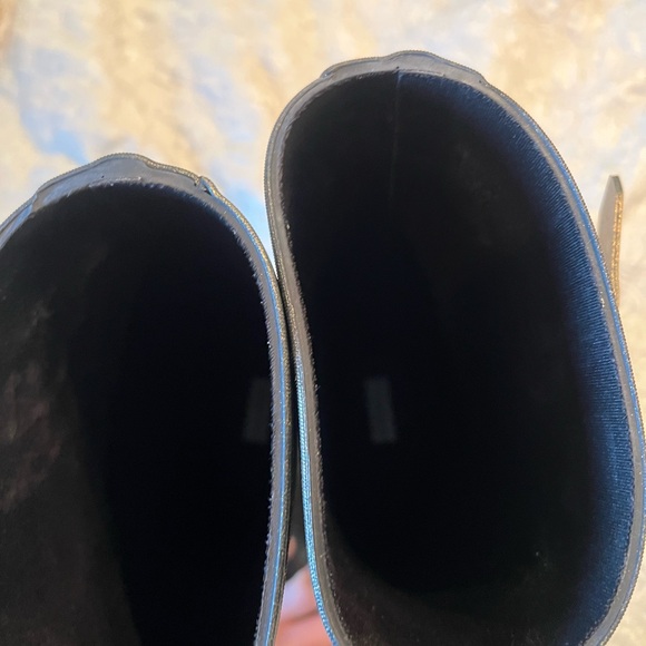 Hunter gold tall rubber boots. Worn twice. Girls sz 5. - Picture 5 of 6